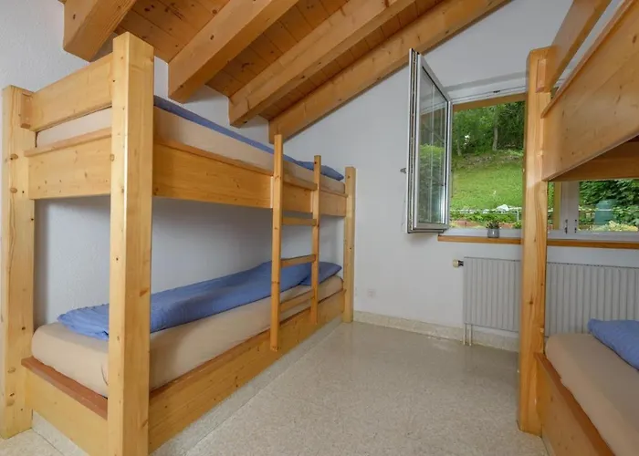 Touristenheim Bergfreude ホステル ロイカーバード