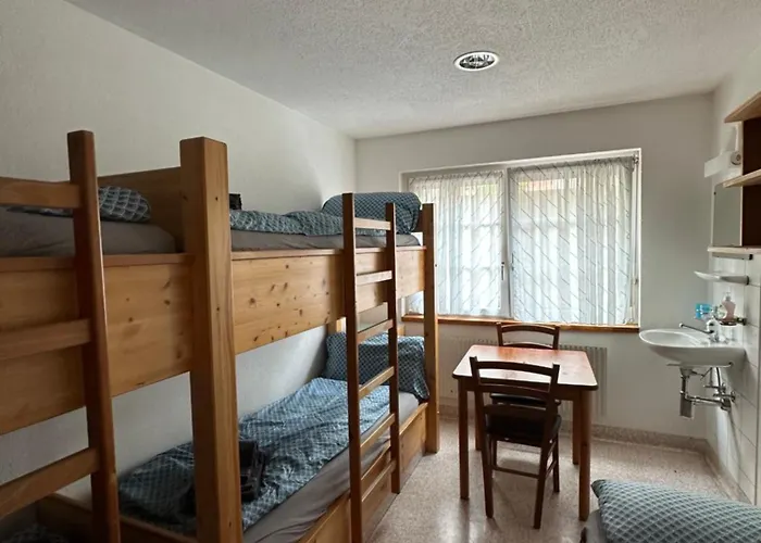 Touristenheim Bergfreude * ロイカーバード