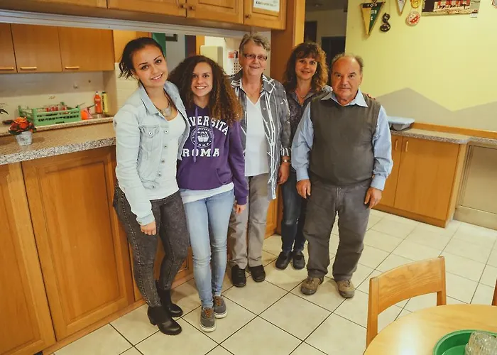 ホステル Touristenheim Bergfreude ロイカーバード